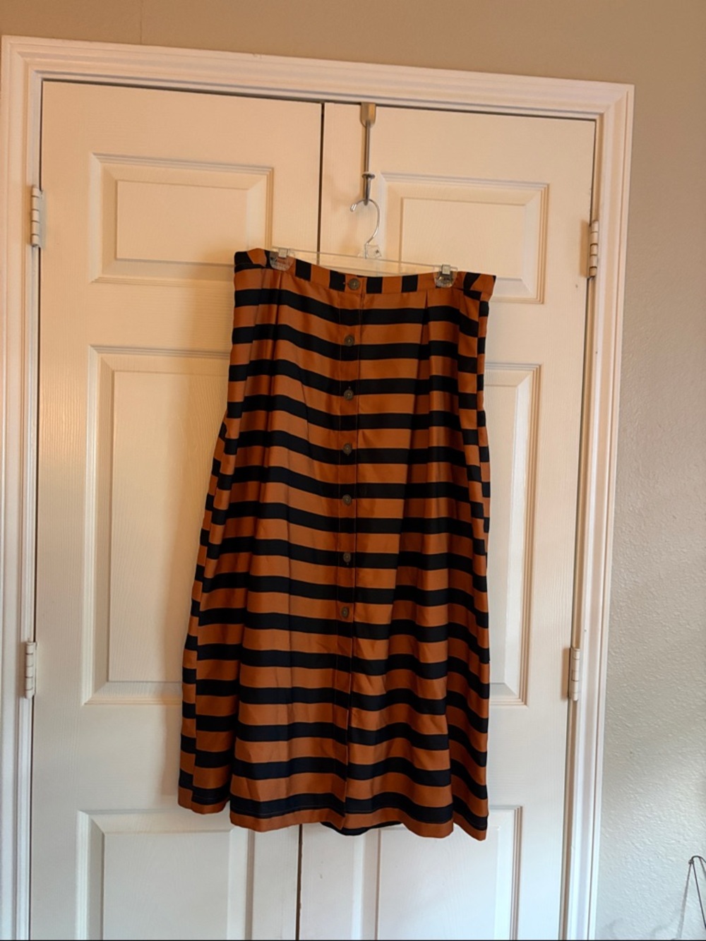 Striped Button-Front Midi Skirt in Brown and Black - size 16